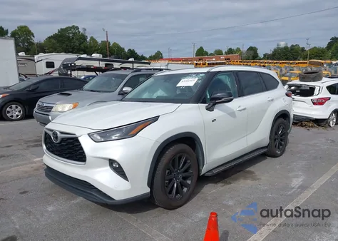 2022 Toyota Highlander Xle z USA, uszkodzony, nr VIN 5TDHZRAH4NS130479